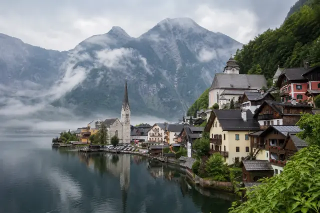 Hallstatt am Hallstätter See in den österreichischen Alpen